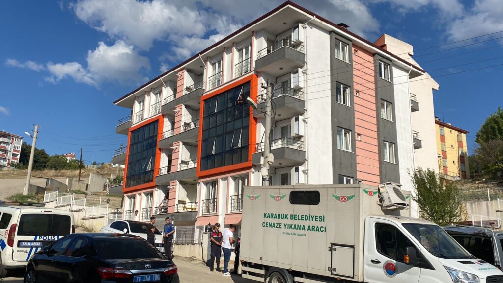 KARABÜK’TE ASTSUBAY EVİNDE ÖLÜ BULUNDU