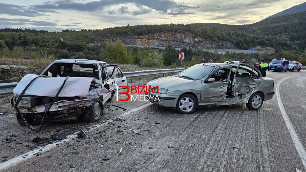 Karabük’te 2 otomobilin çarpıştığı kazada 7 kişi yaralandı.