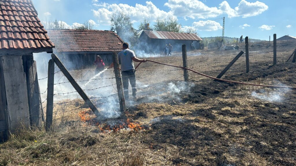 Karabük’te çıkan anız yangını söndürüldü.
