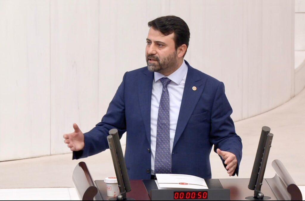 Milletvekili Şahin: “KARDEMİR yönetiminden, mevcut işe alım politikasını gözden geçirerek tüm mülakat adaylarını kapsayacak şekilde genişletmesini bekliyoruz.”