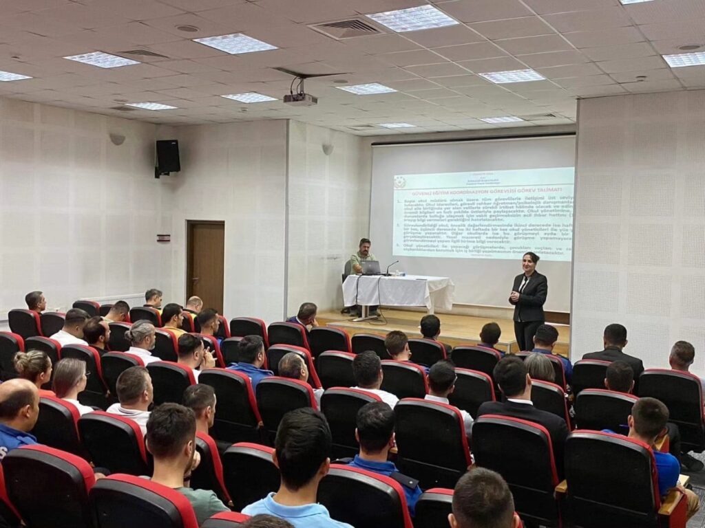 Geleceğimiz İçin Güvenli Eğitim: Karabük Emniyetinden Bilgilendirme Toplantısı