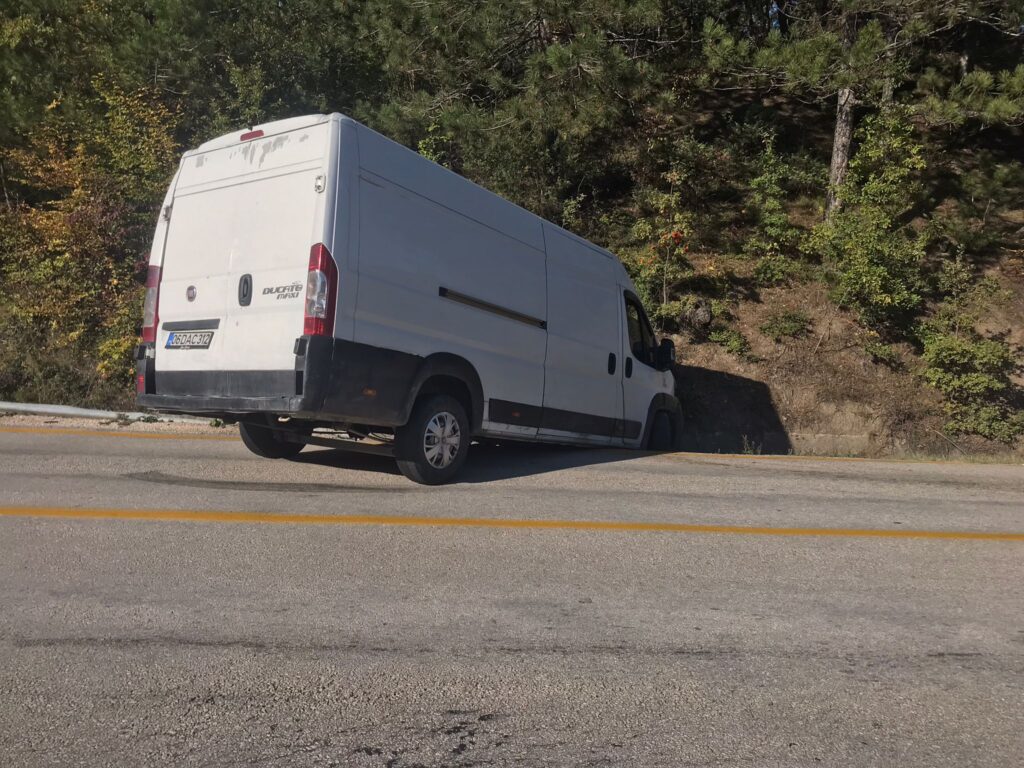 Tek Taraflı Trafik Kazası: Yaralanmalı ve Maddi Hasarlı