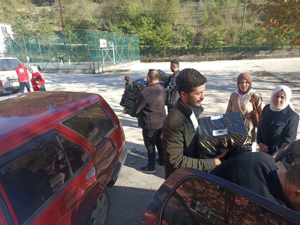 Genç Yeniceliler Derneği’nden Yenice Şirinköy İlköğretim Okulu’na Kışlık Kıyafet Desteği