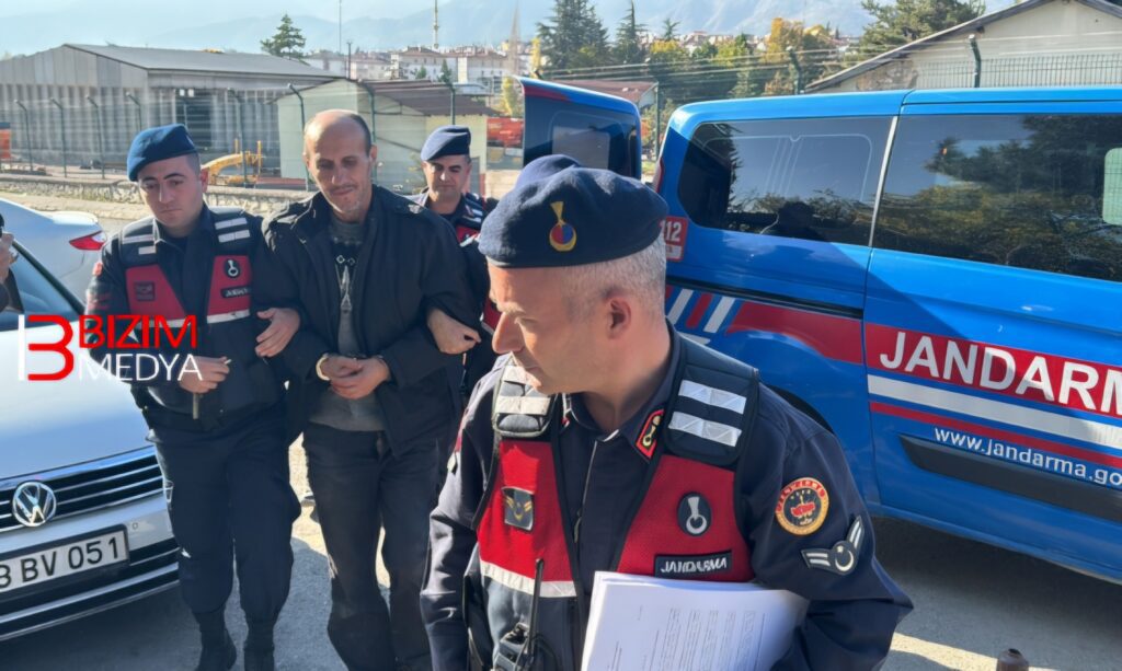 Karabük’ün Safranbolu ilçesinde, 93 yaşındaki komşusunu öldürdüğü iddiasıyla gözaltına alınan şüpheli tutuklandı.