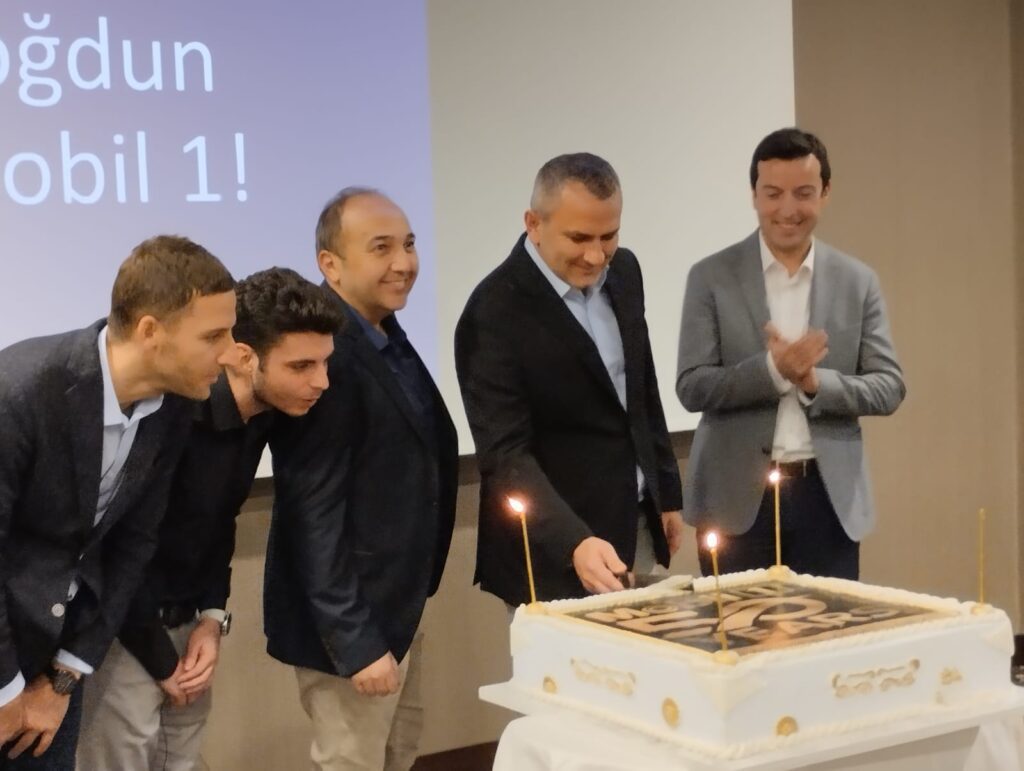 Mobil yağlarının yetkili Distribütörü olan Yaşar Petrol YK başkanı  Süleyman Beyaz dün akşam  Safranbolu’da Hilton’da düzenlediği organizasyon ile  MOBİL  yağ  ürün bilgisi ve müşteri hizmeti konusunda bilgiler verdi.