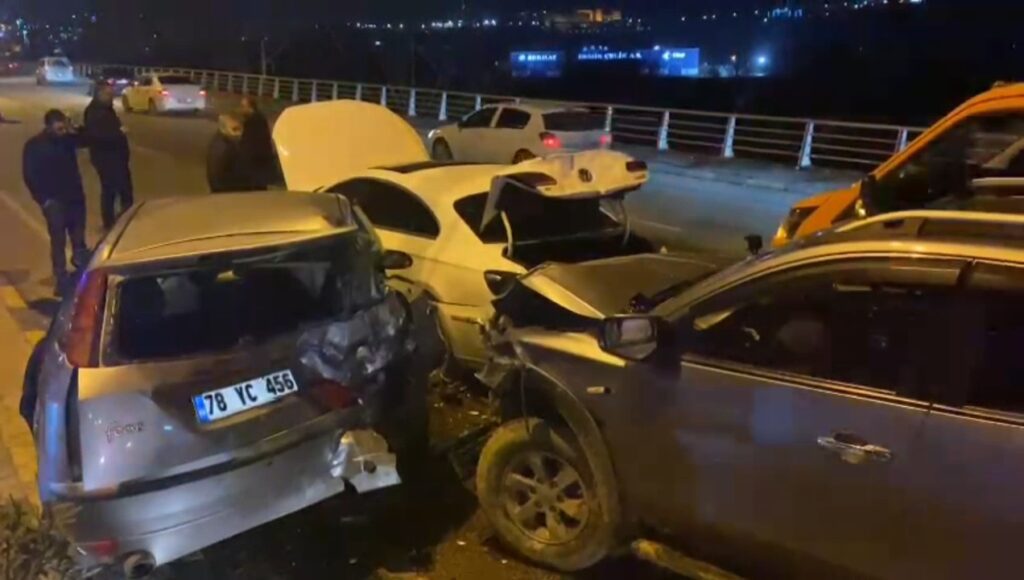 Karabük’te Zincirleme Trafik Kazası: 5 Yaralı