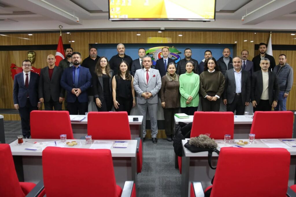 KOSGEB Karabük Müdürlüğü, Karabük Ticaret ve Sanayi Odası (KTSO) ve Safranbolu Ticaret ve Sanayi Odası (STSO) iş birliğinde “Kapasite Geliştirme ve Küresel Rekabetçilik Destek Programları” konulu bilgilendirme toplantısı KTSO ‘nun ev sahipliğinde gerçekleştirildi.