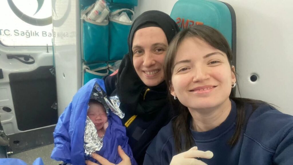 Mucizevi Doğum: Ambulans İçinde Dünyaya Geldi!