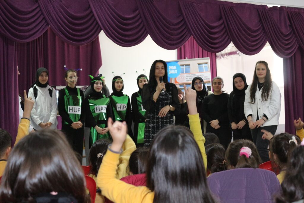 Abdurrahman Yerlikaya Kız Anadolu İmam Hatip Lisesi Öğrencileri Çevre Bilinci İçin Tiyatro Sahneledi