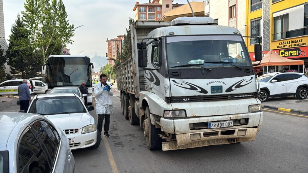 Karabük’te kamyonun çarptığı yaya hayatını kaybetti