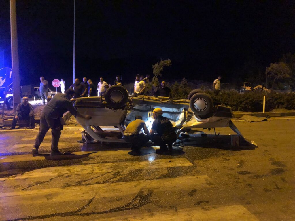 Karabük’te iki otomobilin çarpışması sonucu meydana gelen trafik kazasında 2’si ağır 7 kişi yaralandı.