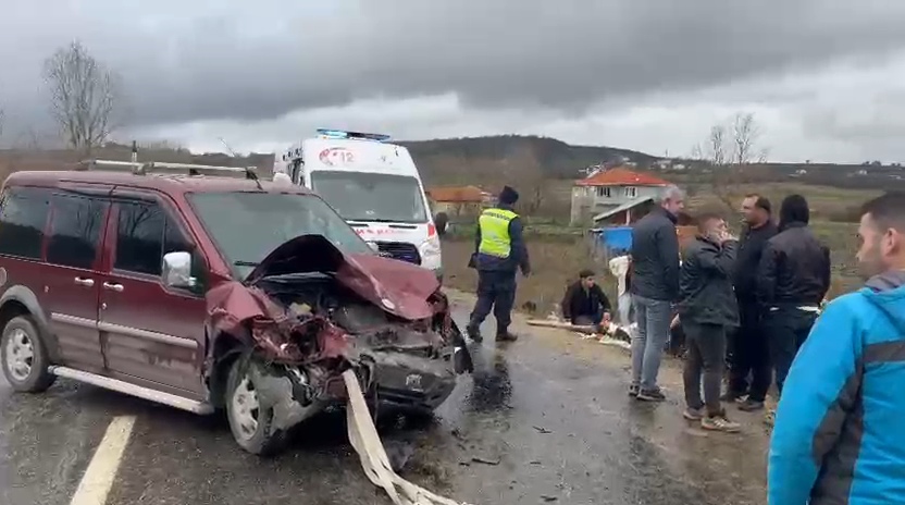 Eflani Yolunda Araçlar Çarpıştı: 2’si Çocuk 6 Yaralı