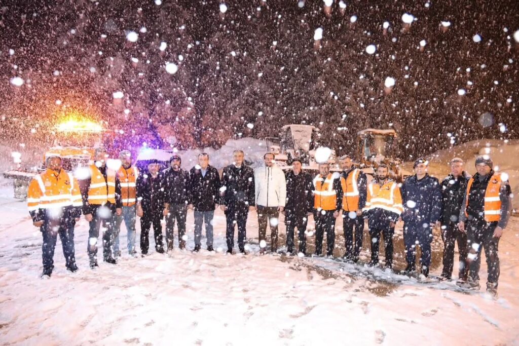 Vali Mustafa Yavuz, Karla Mücadele Eden Ekipleri Sahada Ziyaret Etti.