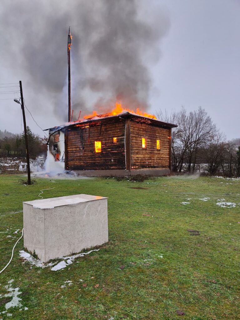 Karabük’te Tarihi Ahşap Cami Yangında Kullanılamaz Hale Geldi