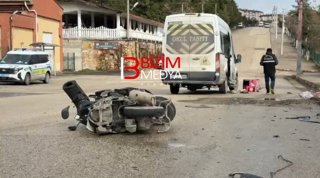 KARABÜK’teminibüs ile çarpışan motosikletin sürücüsü Y.G. (28), hastanede yaşamını yitirdi.