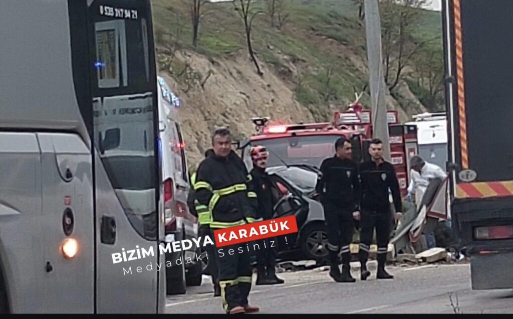 Karabük’te meydana gelen tek taraflı trafik kazasında 1 kişi hayatını kaybetti, 3 kişi yaralandı.