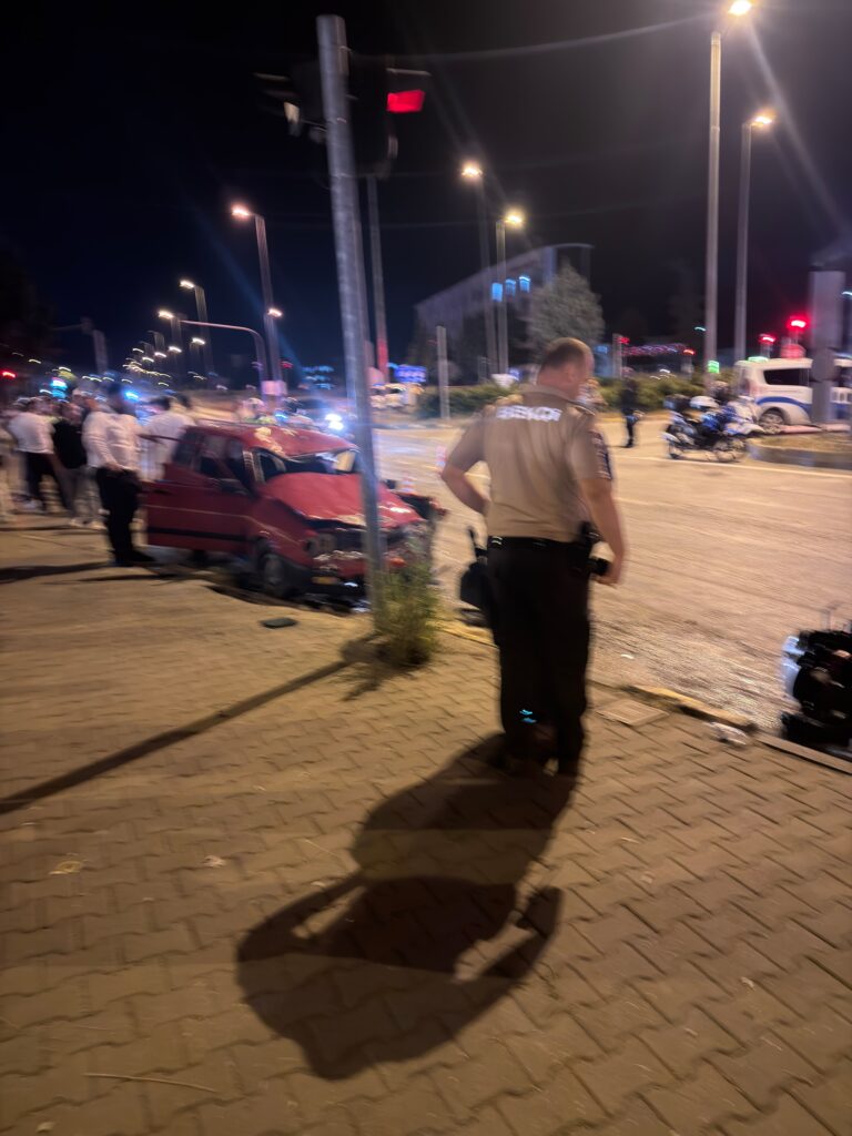 KARABÜK’TE KAVŞAKTA FECİ KAZA: MOTOSİKLET SÜRÜCÜSÜ AĞIR YARALANDI.